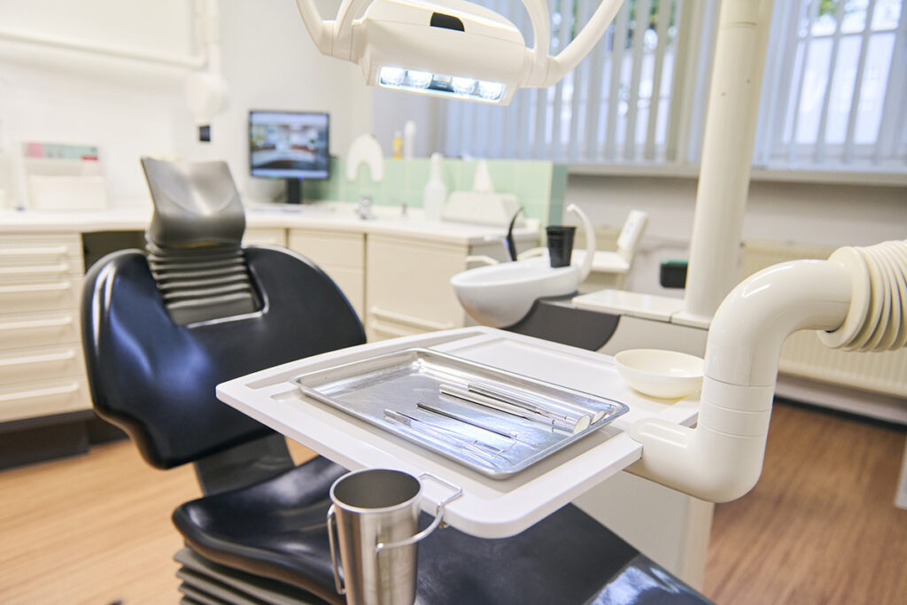 Ein Behandlungsstuhl in der Praxis Dr. Metz