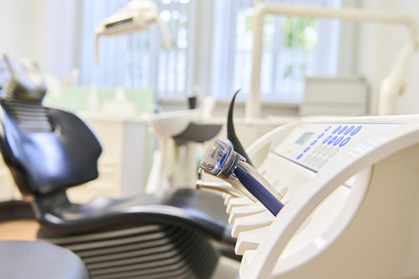 Zahnarztstuhl in der Praxis Metz